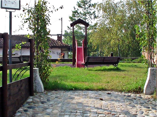 Parco giochi | Revigliasco d'Asti (piazza Garons)